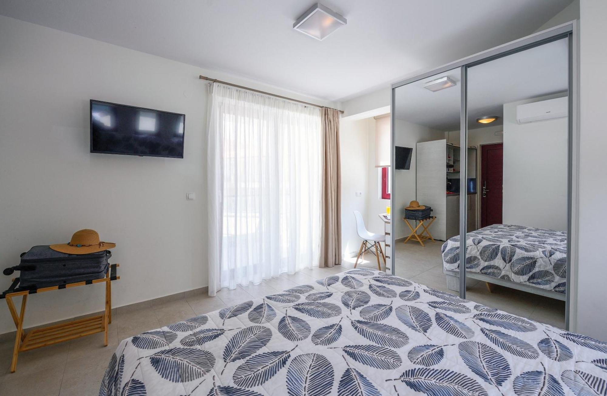 Elpiniki Luxury Rooms Nea Poteidaia Zewnętrze zdjęcie